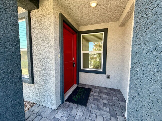 Foto del edificio - BRAND NEW 3 BED 2.5 BATH 2 CAR GARAGE TOWN...