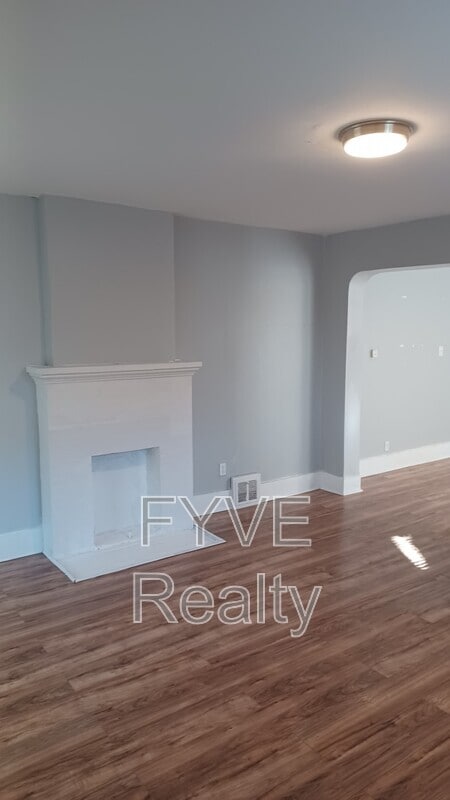 Building Photo - 4241 E 98th St