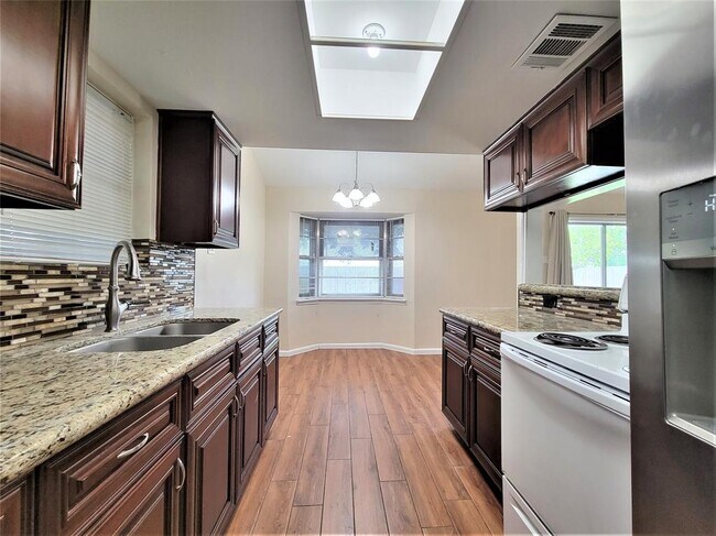 Foto del edificio - 3701 Darling Ave.