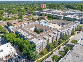 Building Photo - 20 Lambourne