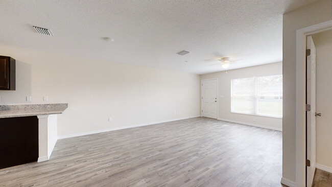 Building Photo - Move-In Ready!  Gorgeous 2BR/2BA duplex ho...