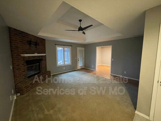 Building Photo - 935 S Belcrest Ave