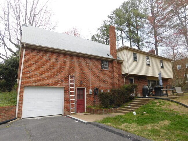 Foto del edificio - 10201 Garfield Rd