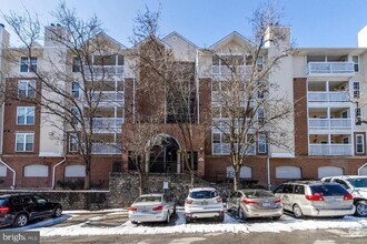 Building Photo - 1504 Lincoln Way