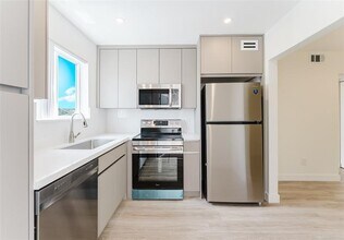 Building Photo - 400 Waterway Dr S