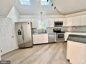 Building Photo - 112 Spring Ridge Ct