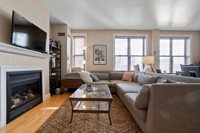 Photo - 1723 Washington St Apartment