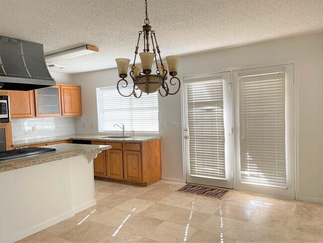 Building Photo - 16903 River Willow Dr