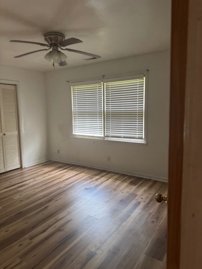 Building Photo - 907 Story Ave