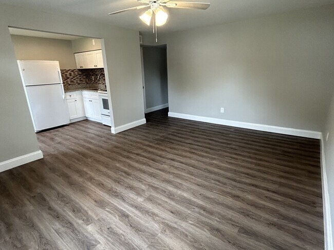 Living room - 2625 Parkside Ter