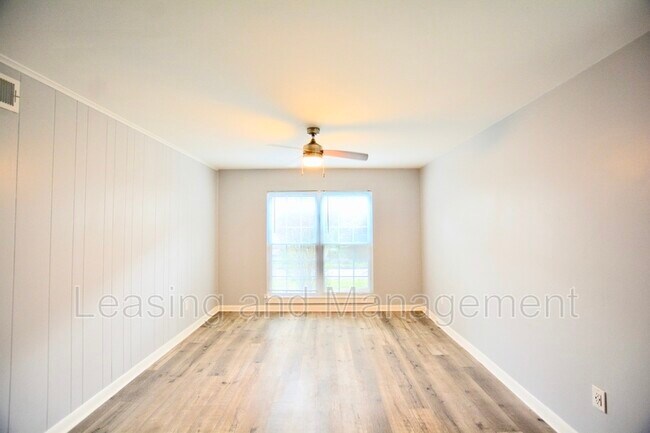 Photo - 811 Colony Dr Apartment