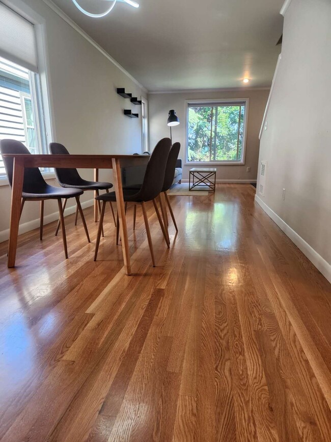 Dining and living area - 1512 Taylor Ave N