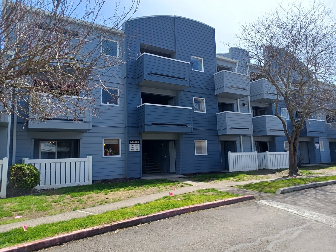 6048 SE Drake St Unit 113, Hillsboro, OR 97123 Condo for Rent in