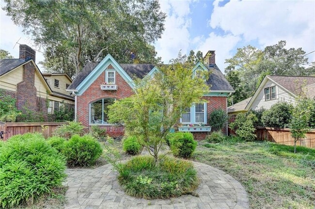 Building Photo - 309 S Columbia Dr