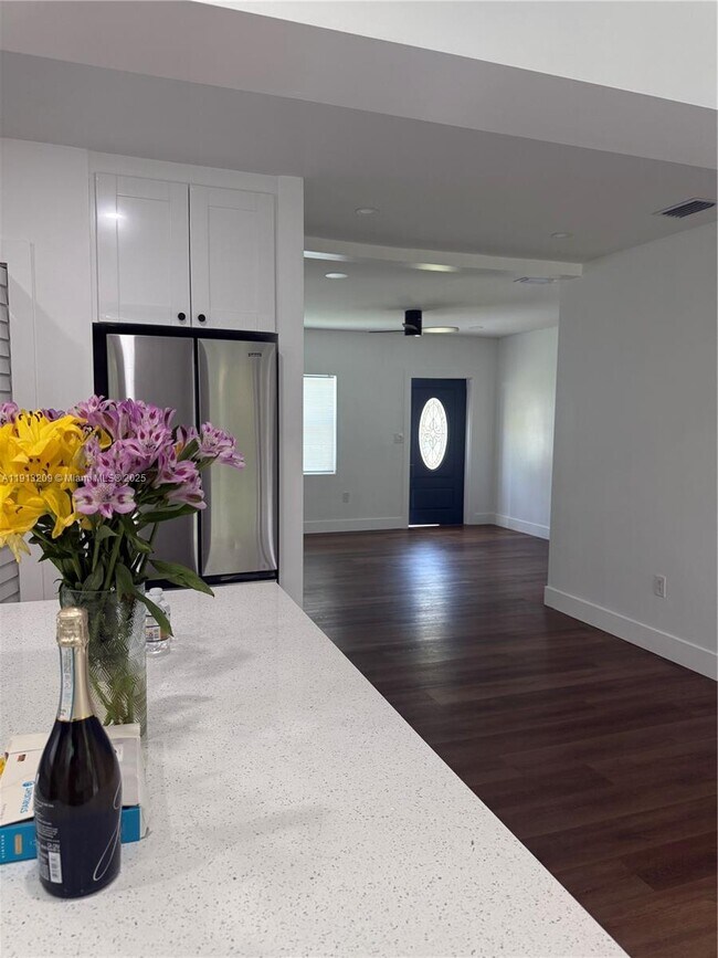 Foto del edificio - 5636 NW 4th Ave