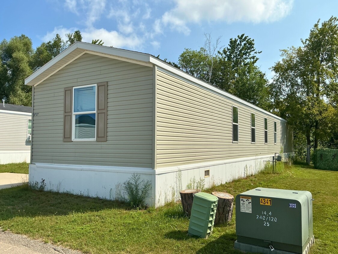Building Photo - 8727 Sandy St