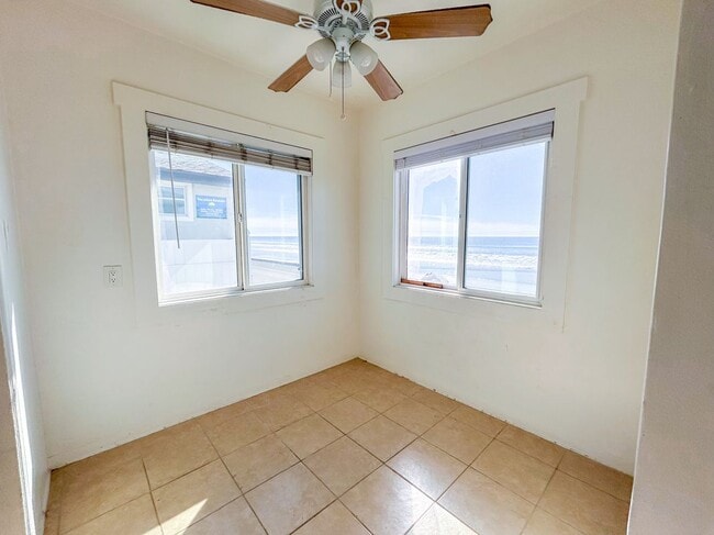 Building Photo - 408 S The Strand