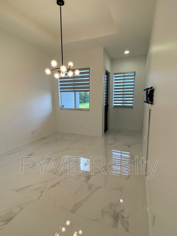 Building Photo - 1050 Pioneer Way
