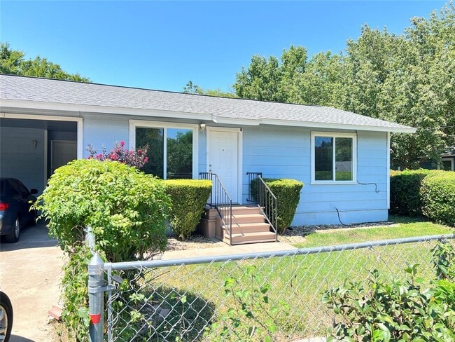 Building Photo - 3112 Govalle Ave