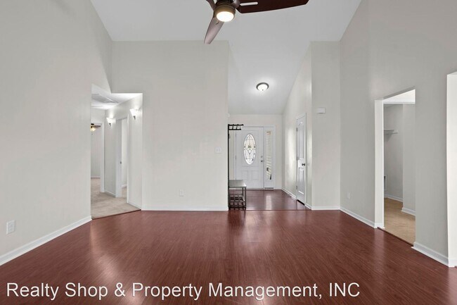 Foto del edificio - 3 br, 2 bath House - 917 Dynamo Lane
