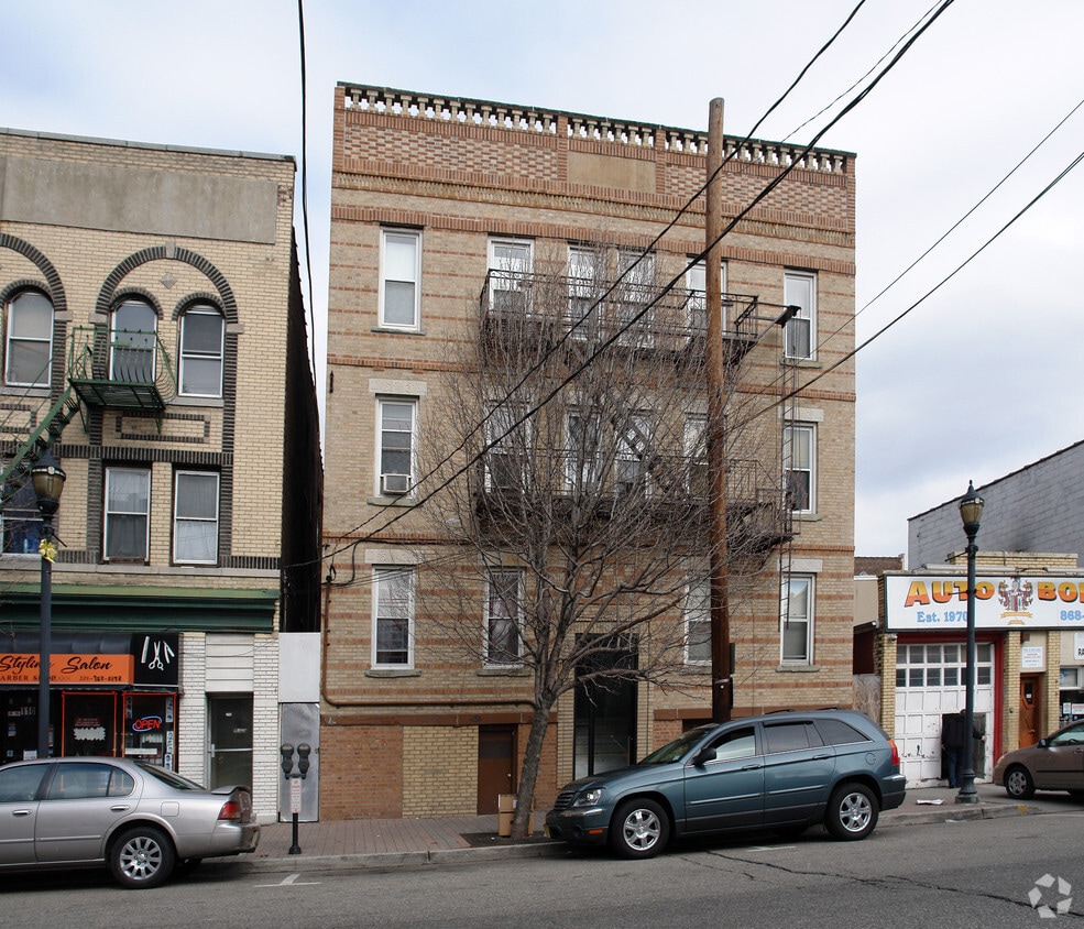 Primary Photo - 108 60th St