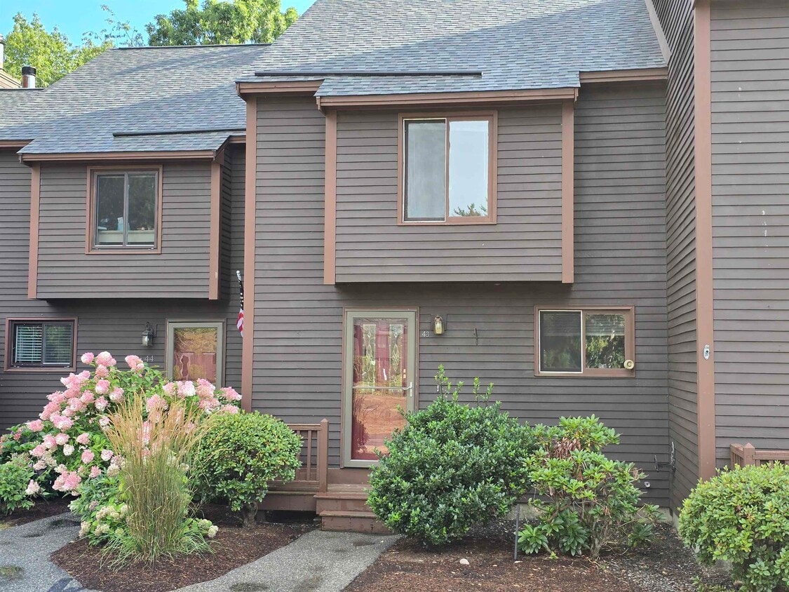 Primary Photo - 43 Thornhill Rd