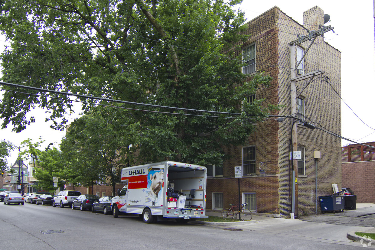 Primary Photo - 2305-11 W Wilson