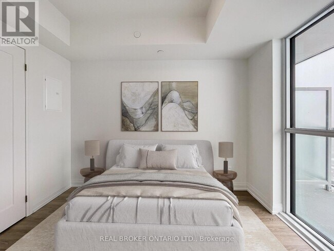 Building Photo - 286 Main St