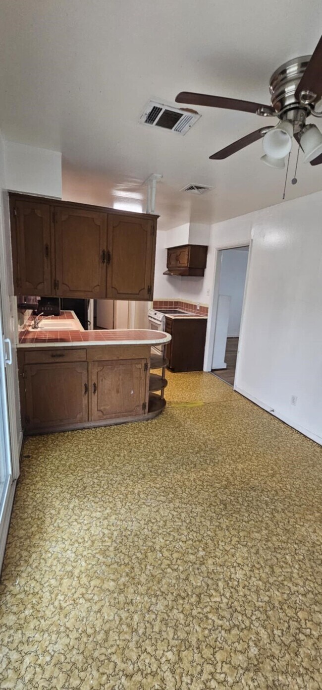 Foto del edificio - 9721 Foredale St