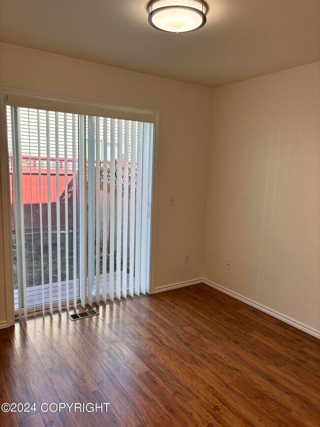 Building Photo - 3 Bed/2 Bath Midtown Townhome!