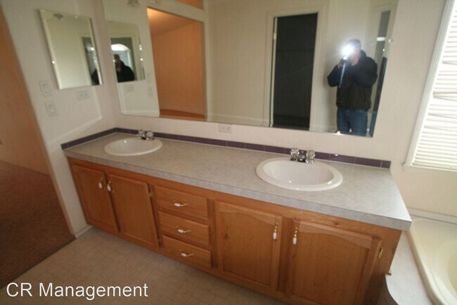 Building Photo - 3 br, 2 bath House - 2704 Olivine