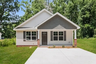 Building Photo - 1702 N Clay St