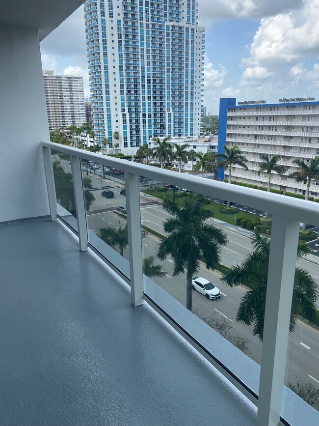 Building Photo - 1880 S Ocean Dr