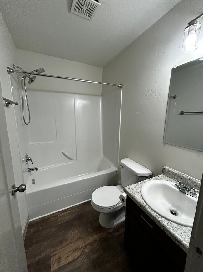 Foto del edificio - 736 E 125 N St