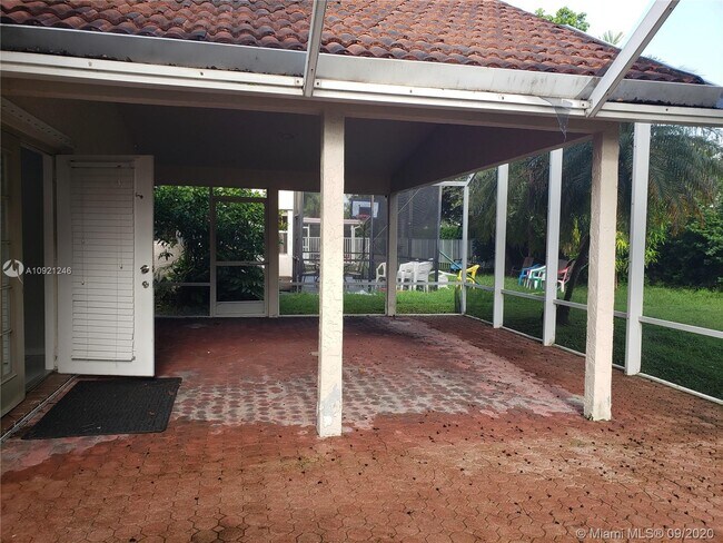 Foto del edificio - 2633 Oak Park Cir