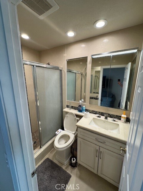 Foto del edificio - 3350 Deaver Dr