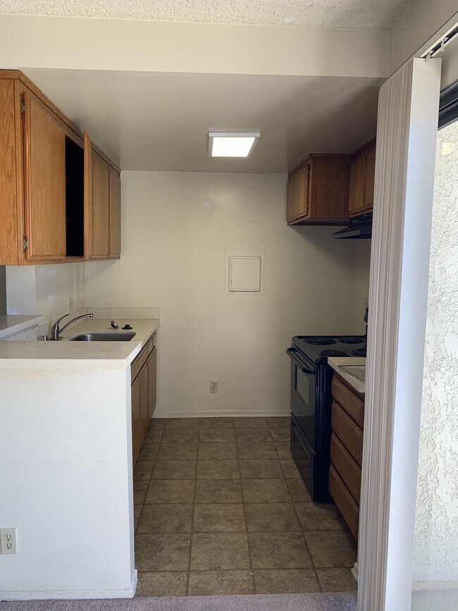 open kitchen - 3724 Glendon Ave