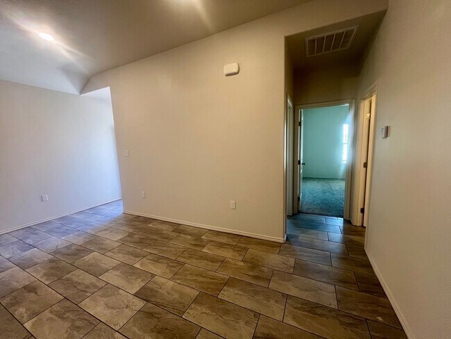 Building Photo - Escape the Ordinary in Viridian Townhomes!