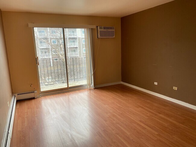 Foto del edificio - 238 Shorewood Dr