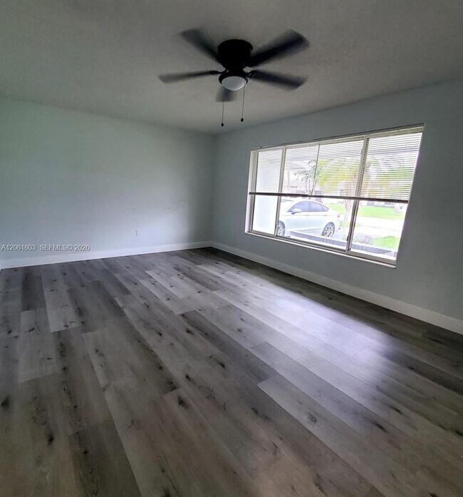 Foto del edificio - 9740 NW 25th St