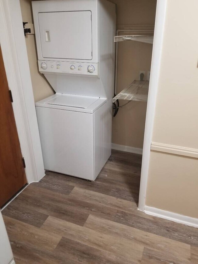Foto del edificio - 2 bed/1 bath duplex $750/month plus utilities