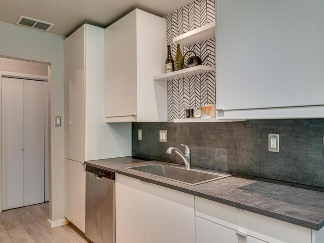 Foto del edificio - 12505 Brandywine Ct