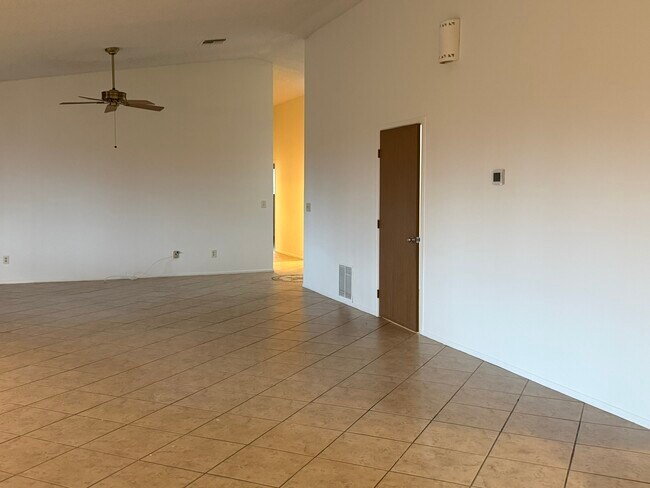 Foto del edificio - 533 E Montgomery Ave