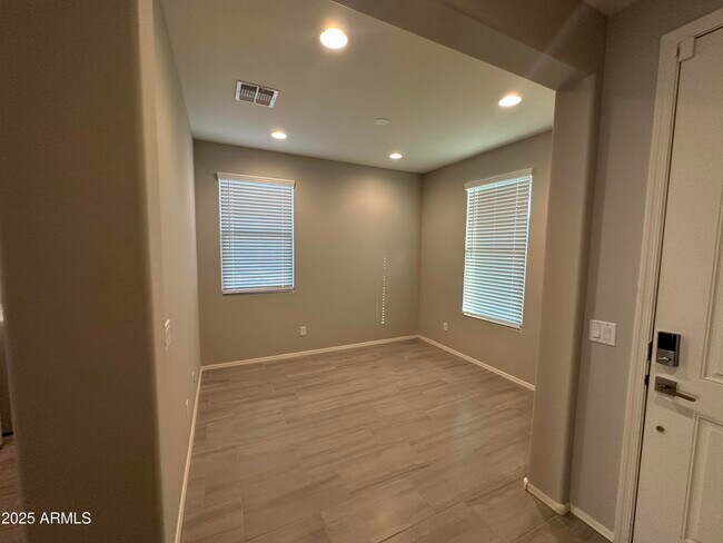 Building Photo - 20645 N Gardenia Rd