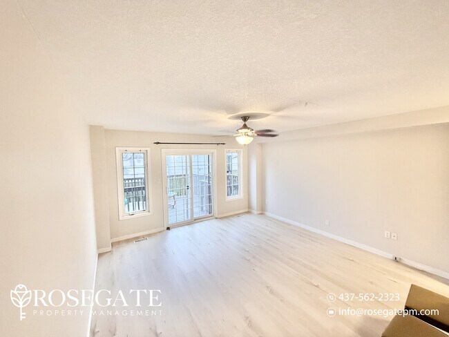Photo du bâtiment - Spacious Freehold Townhouse for Rent in Prime Kitchener Location