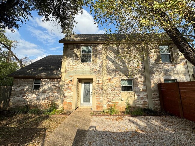 Foto del edificio - 3822 Spicewood Springs Rd