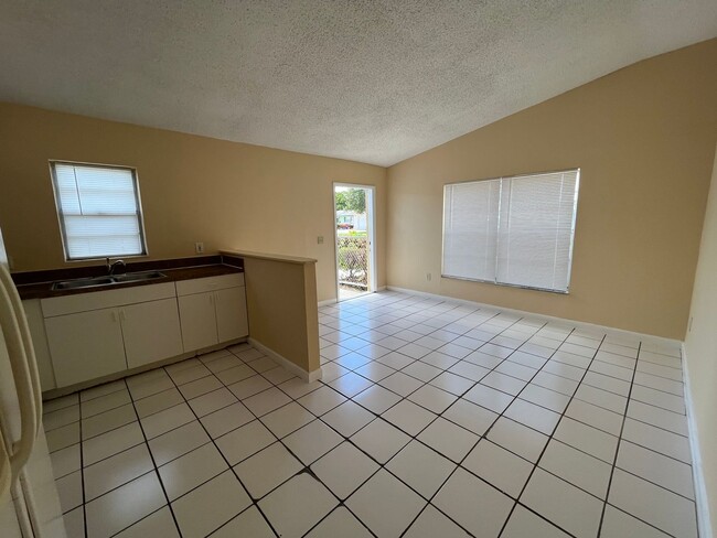 Dorian 1058-60 - Dorian 1058-60 Apartment