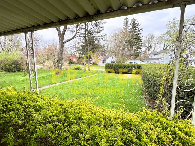 Foto del edificio - 2 bedrooms 1 bathroom house