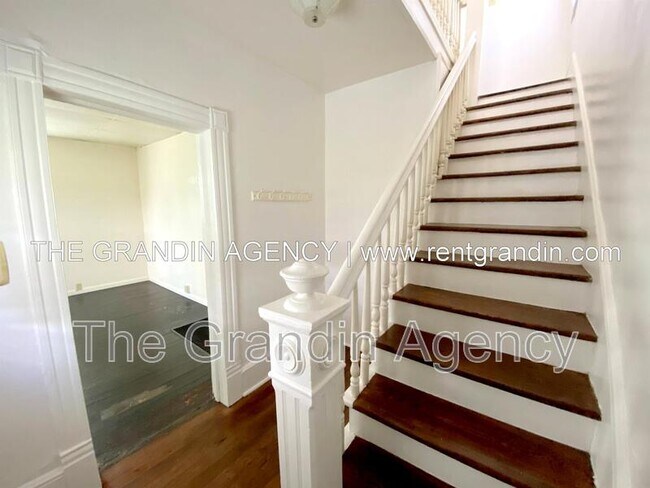 Building Photo - 909 13th Street SE