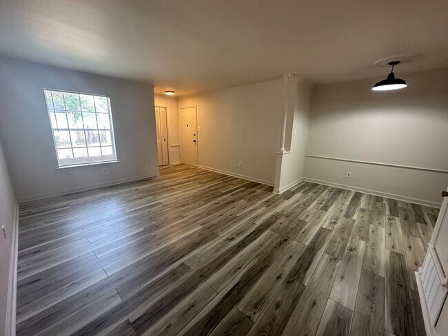 Foto del edificio - Updated 2/1.5 Condo - All Utilities Included